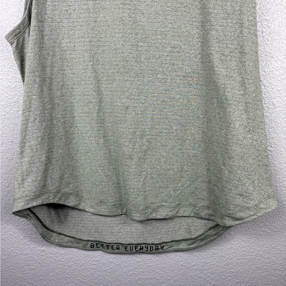 Lululemon License To Train Men’s Green Tank Top Lightweight Running Locker Loop - Picture 2 of 9